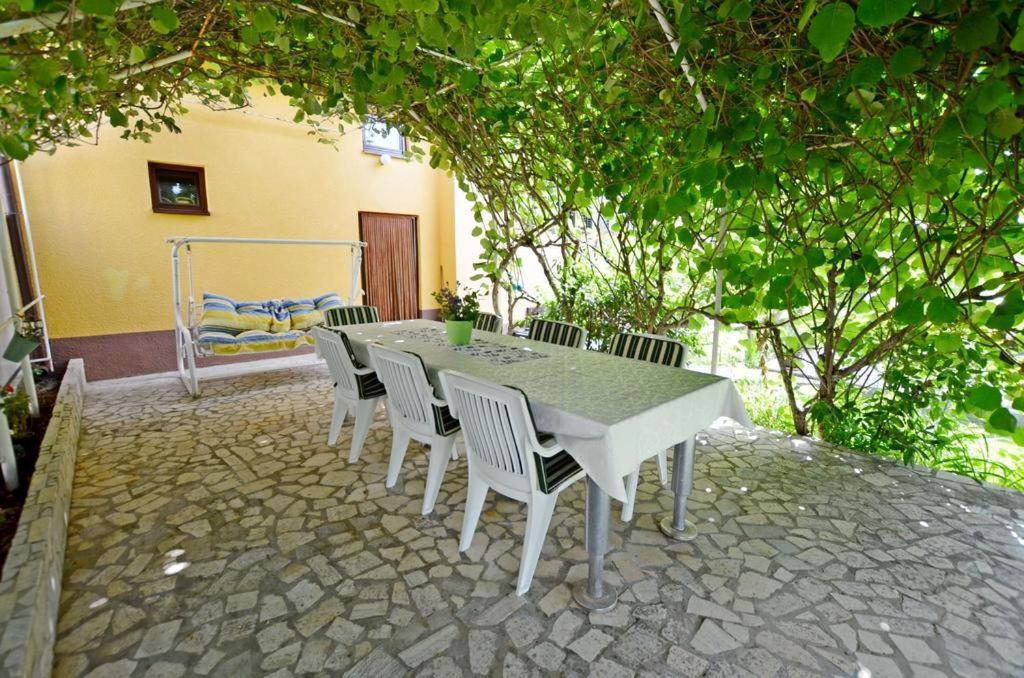 Apartment Karolina - Green Oasis Pula Exterior foto